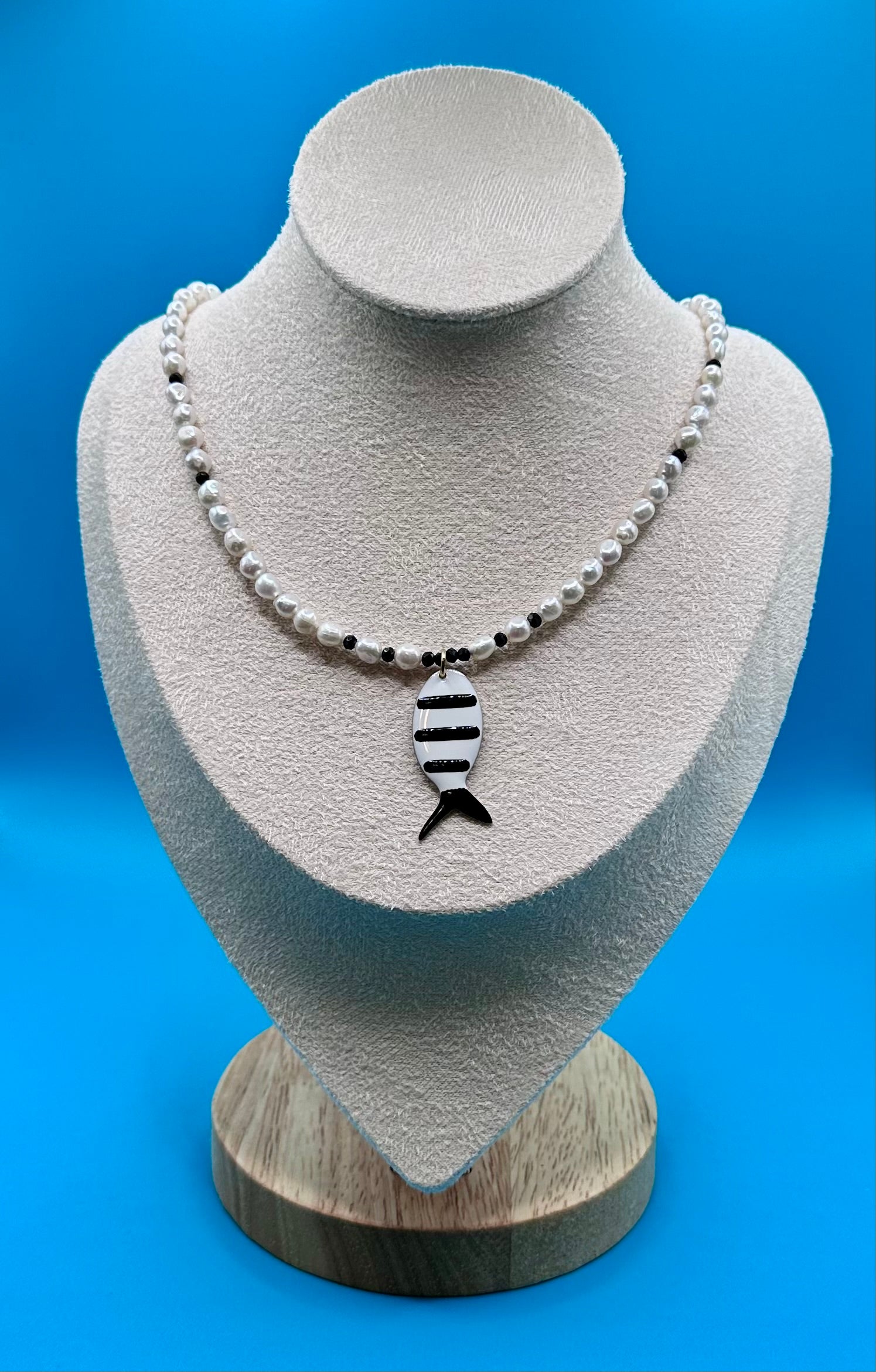 Coastal Catch Pearl Necklace